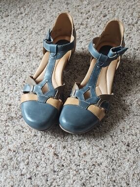 Women’s Two-Tone T-Strap Earth Heels - Blue and Tan